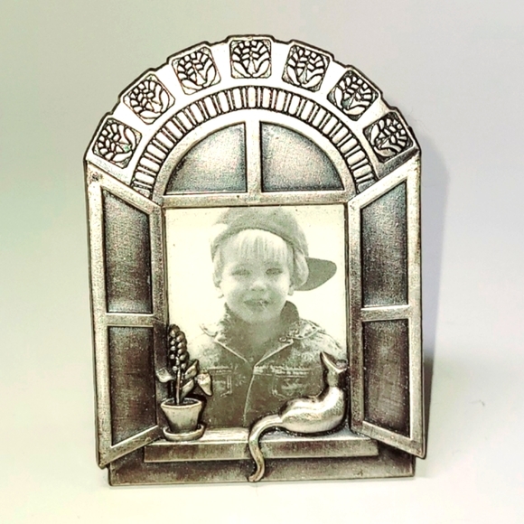 Four Vintage Photo Frames Collection, Set of Small Assorted Metal Frames, EUC - Picture 6 of 9